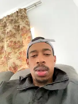 Snapshot of fitsexyman chatting on 09/24/25, 02:31 fitsexyman online show from 09/24/25, 02:31