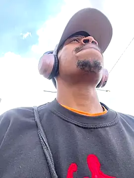 Snapshot of fitsexyman chatting on 09/30/25, 10:53 fitsexyman online show from 09/30/25, 10:53