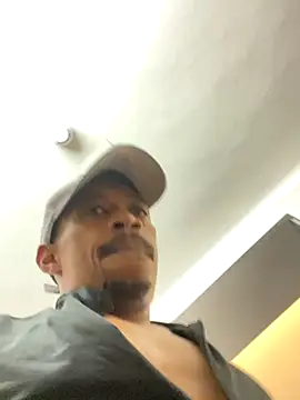 Snapshot of fitsexyman chatting on 10/10/25, 01:32 fitsexyman online show from 10/10/25, 01:32