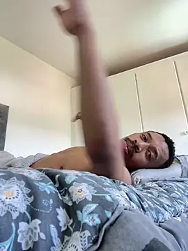 Snapshot of fitsexyman chatting on 10/16/25, 11:22 fitsexyman online show from 10/16/25, 11:22