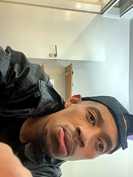 Snapshot of fitsexyman chatting on 10/24/25, 11:39 fitsexyman online show from 10/24/25, 11:39