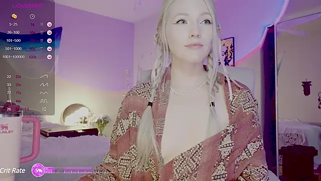 Snapshot of Talulaa chatting on 12/17/24, 10:11 Talulaa online show from 12/17/24, 10:11