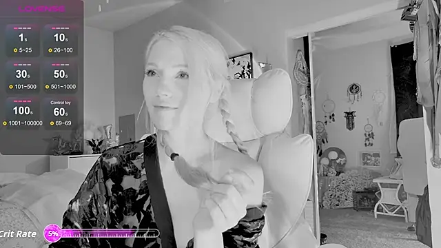 Snapshot of Talulaa chatting on 09/14/25, 12:32 Talulaa online show from 09/14/25, 12:32