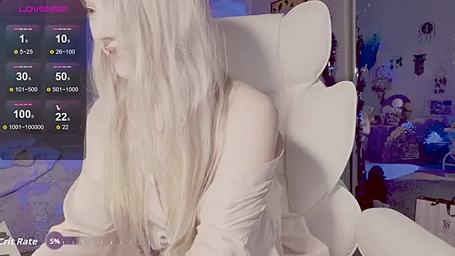 Snapshot of Talulaa chatting on 10/20/25, 05:35 Talulaa online show from 10/20/25, 05:35