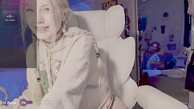 Snapshot of Talulaa chatting on 10/23/25, 06:17 Talulaa online show from 10/23/25, 06:17