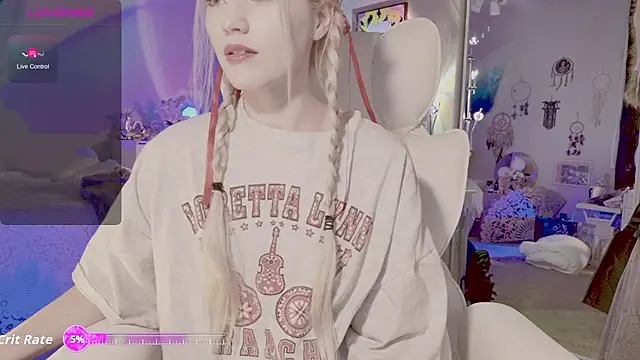 Snapshot of Talulaa chatting on 11/08/25, 06:40 Talulaa online show from 11/08/25, 06:40