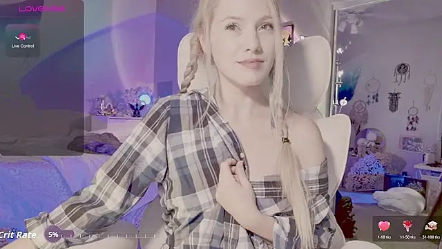 Snapshot of Talulaa chatting on 11/09/25, 04:27 Talulaa online show from 11/09/25, 04:27