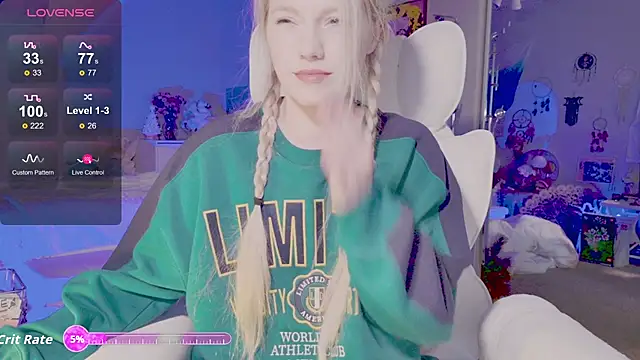 Snapshot of Talulaa chatting on 12/04/25, 08:39 Talulaa online show from 12/04/25, 08:39