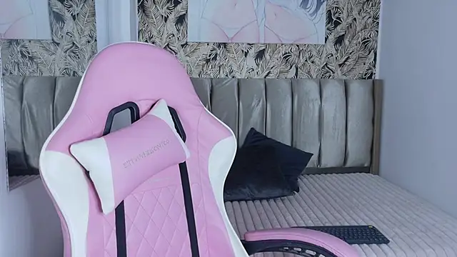 Snapshot of alissa_grace chatting on 09/15/25, 01:11 alissa grace online show from 09/15/25, 01:11