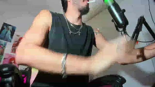 LovexJuxn  online show from 11/28/25, 01:58