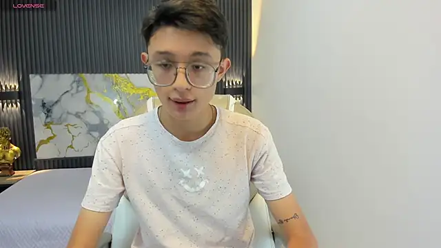 SantiagoRusso18 online show from 09/16/25, 12:06