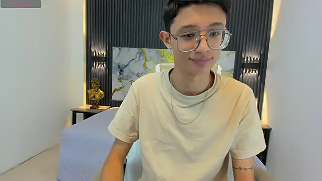 SantiagoRusso18 online show from 09/19/25, 12:39