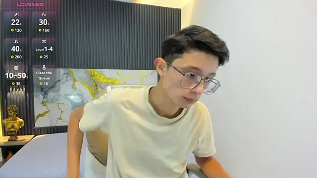 SantiagoRusso18 online show from 09/23/25, 12:08