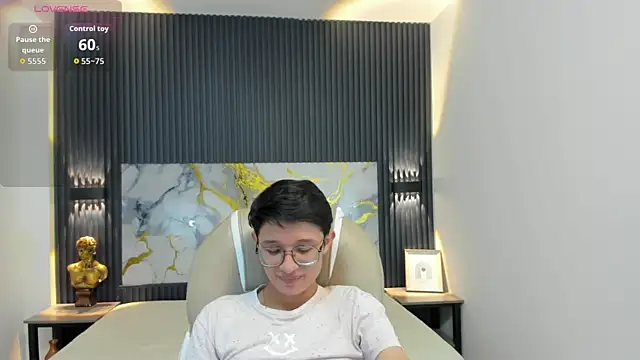 SantiagoRusso18 online show from 10/17/25, 12:08