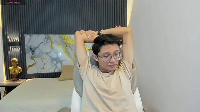 SantiagoRusso18 online show from 10/18/25, 12:06