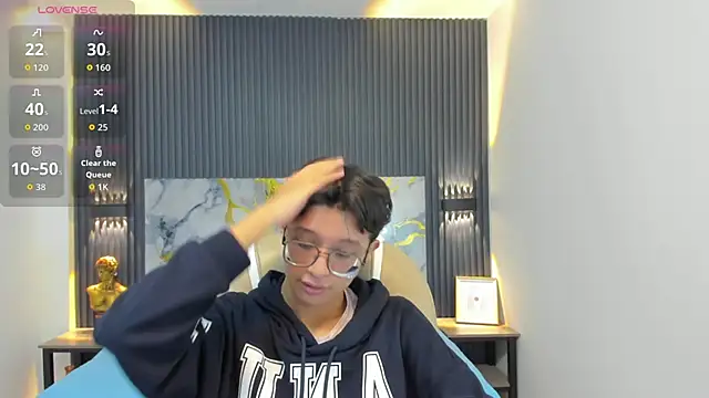 SantiagoRusso18 online show from 10/29/25, 12:07