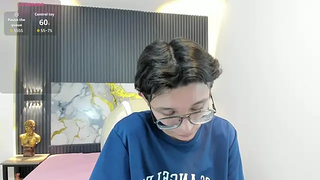 SantiagoRusso18 online show from 11/06/25, 12:06