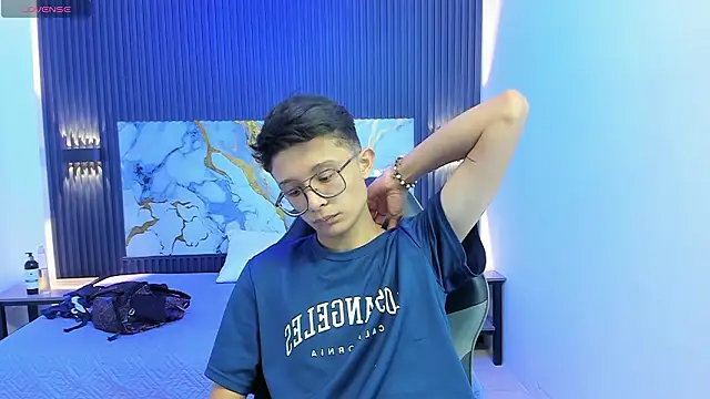 SantiagoRusso18 online show from 02/06/26, 07:06