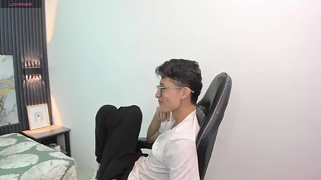 SantiagoRusso18 online show from 02/16/26, 08:27