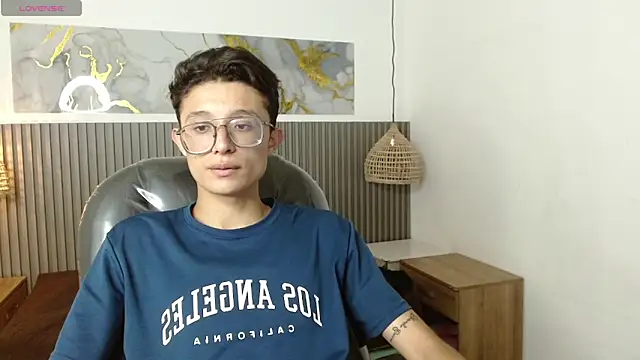 SantiagoRusso18 online show from 03/04/26, 05:19