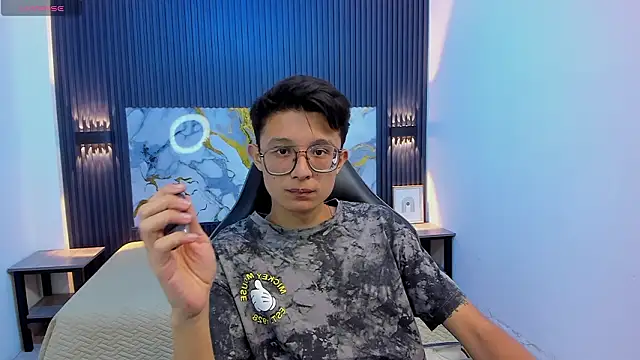 SantiagoRusso18 online show from 03/06/26, 07:10