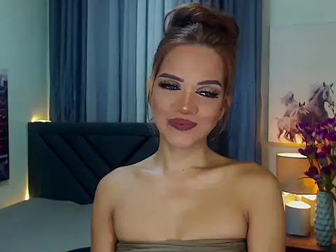 Snapshot of BellaBumzyy chatting on 10/07/25, 01:47 BellaBumzyy online show from 10/07/25, 01:47