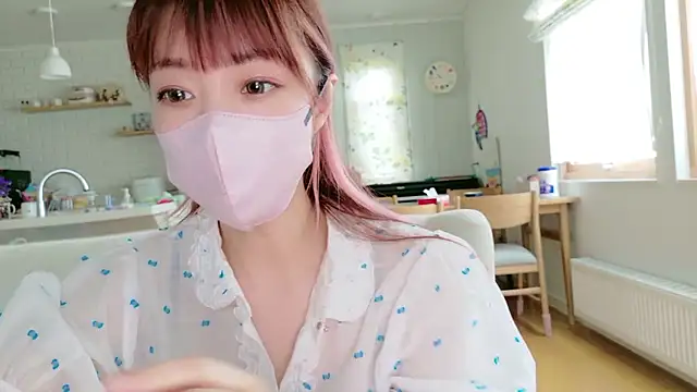 Snapshot of SUZU_1201 chatting on 07/19/26, 01:42 SUZU 1201 online show from 07/19/26, 01:42