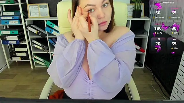 Snapshot of _feel_me_ chatting on 12/23/25, 01:58 feel me online show from 12/23/25, 01:58