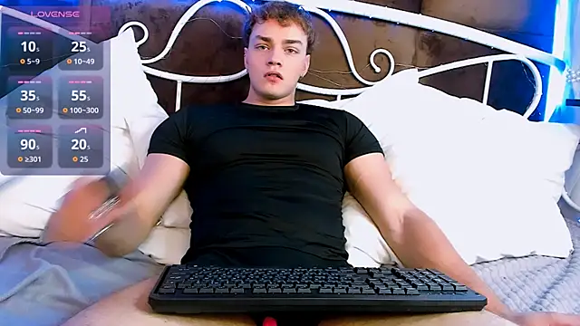 Snapshot of ChaseMuscular chatting on 12/18/25, 12:44 ChaseMuscular online show from 12/18/25, 12:44