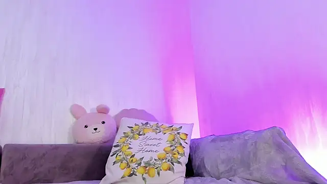 Snapshot of RileyNox chatting on 11/19/25, 08:53 RileyNox online show from 11/19/25, 08:53