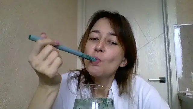 Avenique online show from 10/17/25, 09:56