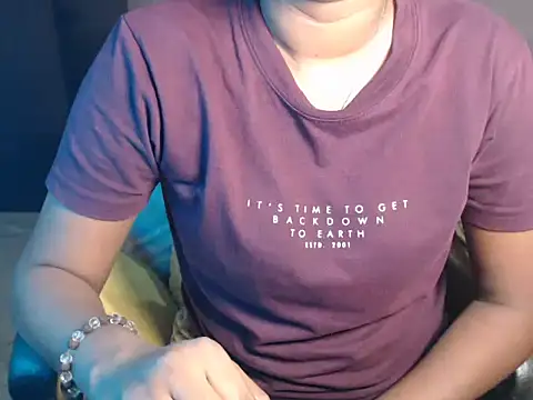 Snapshot of hot_riaa25 chatting on 03/22/26, 06:00 hot riaa25 online show from 03/22/26, 06:00