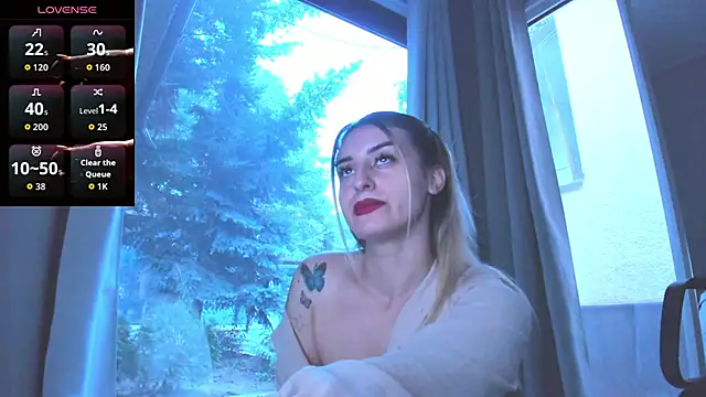 Snapshot of Ella_Vee chatting on 09/12/25, 04:56 Ella Vee online show from 09/12/25, 04:56