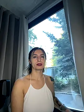 Snapshot of Ella_Vee chatting on 09/16/25, 04:46 Ella Vee online show from 09/16/25, 04:46