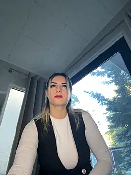 Snapshot of Ella_Vee chatting on 09/18/25, 04:47 Ella Vee online show from 09/18/25, 04:47