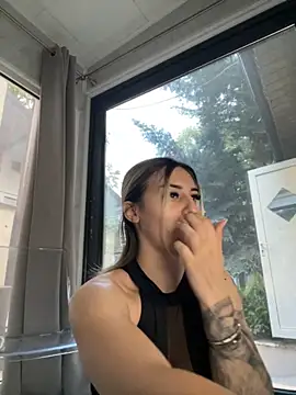 Snapshot of Ella_Vee chatting on 09/20/25, 04:35 Ella Vee online show from 09/20/25, 04:35