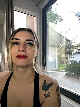 Snapshot of Ella_Vee chatting on 09/25/25, 05:11 Ella Vee online show from 09/25/25, 05:11