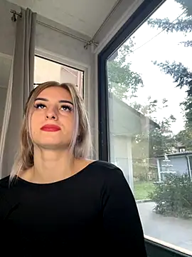 Snapshot of Ella_Vee chatting on 09/27/25, 04:50 Ella Vee online show from 09/27/25, 04:50