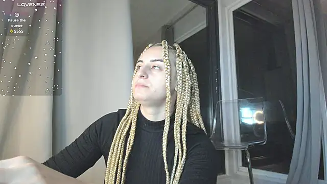 Snapshot of Ella_Vee chatting on 10/24/25, 02:52 Ella Vee online show from 10/24/25, 02:52