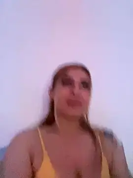 Snapshot of Ella_Vee chatting on 11/11/25, 03:45 Ella Vee online show from 11/11/25, 03:45