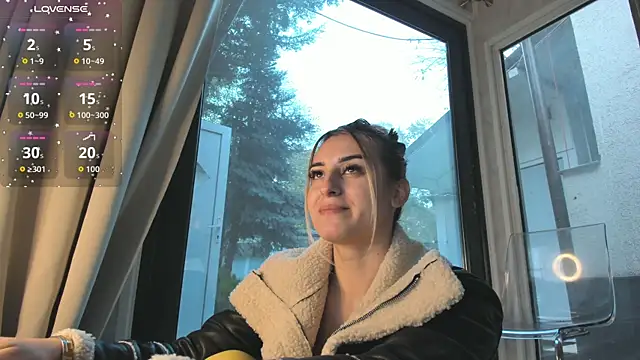 Snapshot of Ella_Vee chatting on 11/15/25, 06:11 Ella Vee online show from 11/15/25, 06:11