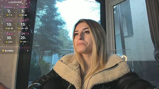 Snapshot of Ella_Vee chatting on 11/16/25, 06:08 Ella Vee online show from 11/16/25, 06:08