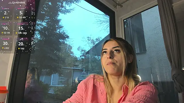 Snapshot of Ella_Vee chatting on 11/20/25, 06:02 Ella Vee online show from 11/20/25, 06:02