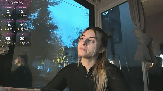 Snapshot of Ella_Vee chatting on 12/05/25, 05:38 Ella Vee online show from 12/05/25, 05:38