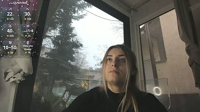 Snapshot of Ella_Vee chatting on 12/16/25, 06:29 Ella Vee online show from 12/16/25, 06:29