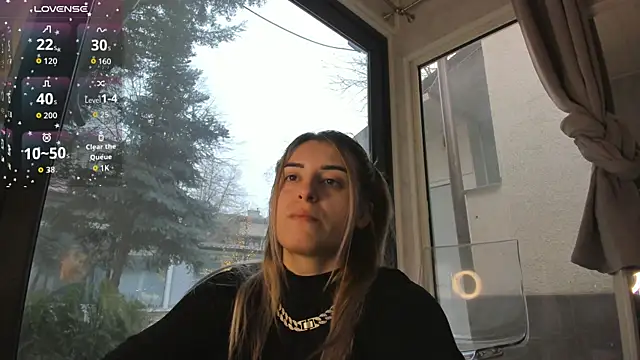 Snapshot of Ella_Vee chatting on 12/21/25, 07:04 Ella Vee online show from 12/21/25, 07:04