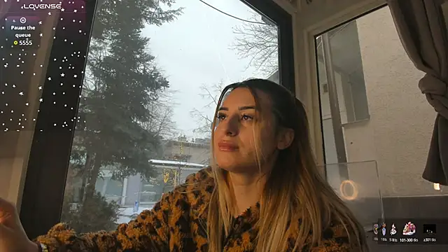 Snapshot of Ella_Vee chatting on 01/19/26, 06:50 Ella Vee online show from 01/19/26, 06:50