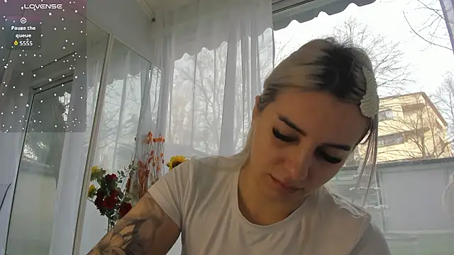 Snapshot of Ella_Vee chatting on 03/18/26, 06:16 Ella Vee online show from 03/18/26, 06:16