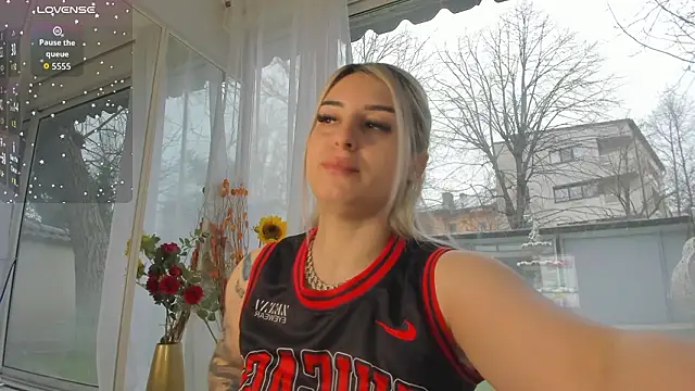 Snapshot of Ella_Vee chatting on 03/23/26, 05:33 Ella Vee online show from 03/23/26, 05:33