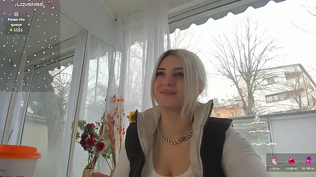 Snapshot of Ella_Vee chatting on 03/26/26, 07:25 Ella Vee online show from 03/26/26, 07:25